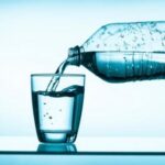 Comparación entre el agua destilada y el agua de manantial: ¿cuál elegir?